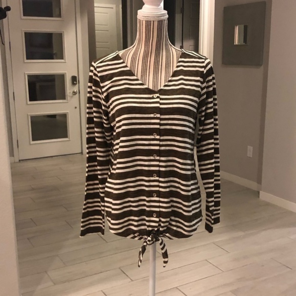 Simply Noelle Button Down Top NWT